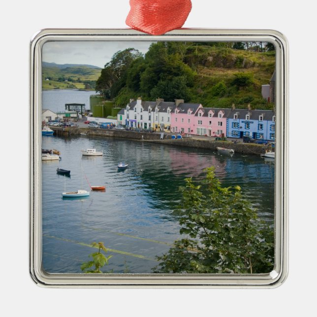 Schöner Hafen und Segelboote mit Reflexionen in 2 Silbernes Ornament (Vorne)