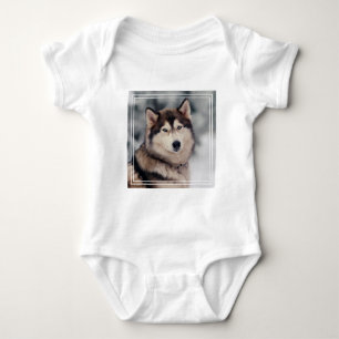 Schöner Husky im Freien Baby Strampler