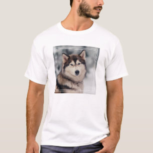 Schöner Husky im Freien T-Shirt