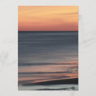 Schöner Küsten-Sonnenuntergang-Feier-freier Raum Einladung