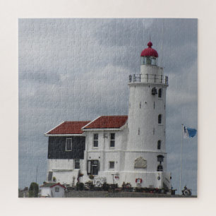 Schöner Leuchtturm auf den Felsen Puzzle