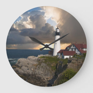 Schöner Leuchtturm über dem Ozean runde Wanduhr