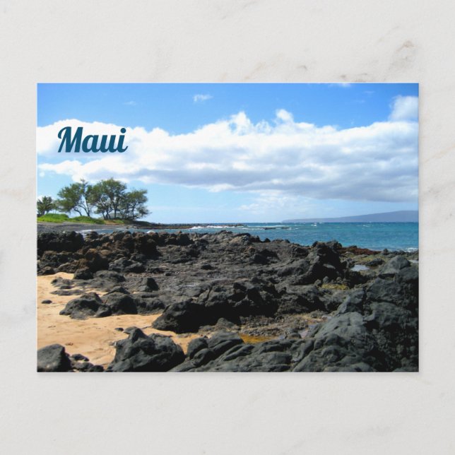 Schöner Maui-Strand mit schwarzen Felsen Postkarte (Vorderseite)