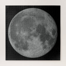 Schöner Mond im Weltraum