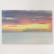 Schöner orange gelber Sonnenuntergang Sommerhimmel