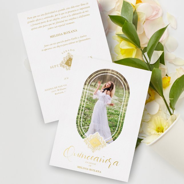 Schöner Oval Shape-Effekt Spanisch Quinceañera Folieneinladung (Von Creator hochgeladen)