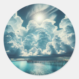 Schöner Ozean, Dock und florierende Wolken Runder Aufkleber