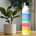 Schöner Personalisierter Regenbogen Trinkflasche<br><div class="desc">Schöne Regenbogenflasche mit hübschen,  künstlerischen Farbzügen voller heller Farbe. Dieses farbenfrohe Geschenk ist mit Ihrem Namen oder einem anderen Text personalisiert.</div>