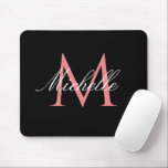 schöner Rosa-Monogramm-Schwarz Mousepad<br><div class="desc">Elegantes rosafarbenes Monogramm in solider schwarzer Farbe mit schicken Schriftzeichen. Sie können Farbe und Text ändern.</div>