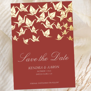 Schöner roter Origami-Papierkranich Save The Date Folieneinladung