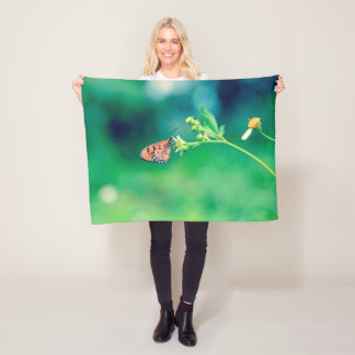 Schöner Schmetterling auf Blume #2 Fleecedecke