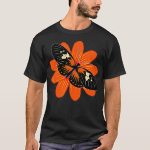 Schöner Schmetterling auf einer Blume Design Butte T-Shirt