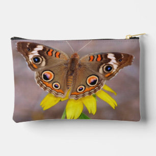 Schöner Schmetterling auf gelber Blume Zubehörtasche