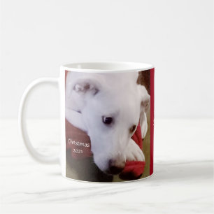 Schöner, schneeweißer Welpenhund Red Christmas Kaffeetasse