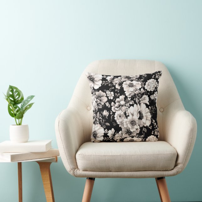 Schöner schwarzer und leichter Sepiaton floral Kissen (Stuhl )