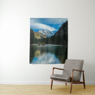 Schöner See mit Bergen in Zgornje Jezersko Wandteppich