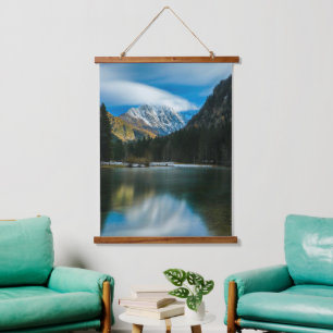 Schöner See mit Bergen in Zgornje Jezersko Wandteppich Mit Holzrahmen