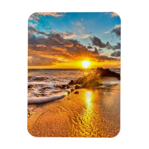 Schöner Sonnenaufgang am Strand Magnet