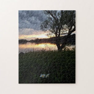 Schöner Sonnenuntergang am See mit Gänseblümchen Puzzle