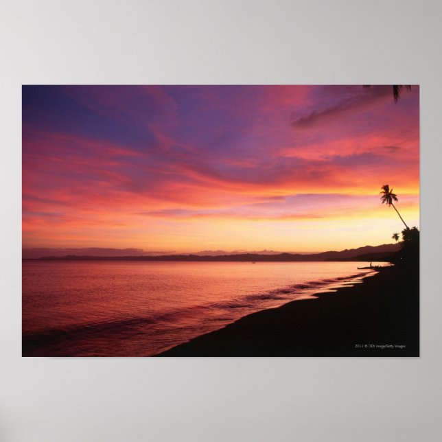 Schöner Sonnenuntergang am Strand Poster (Vorne)
