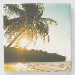 Schöner Sonnenuntergang am Strand von Tropical mit Steinuntersetzer