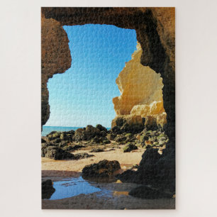 Schöner Strand der Algarve mit Höhle Puzzle