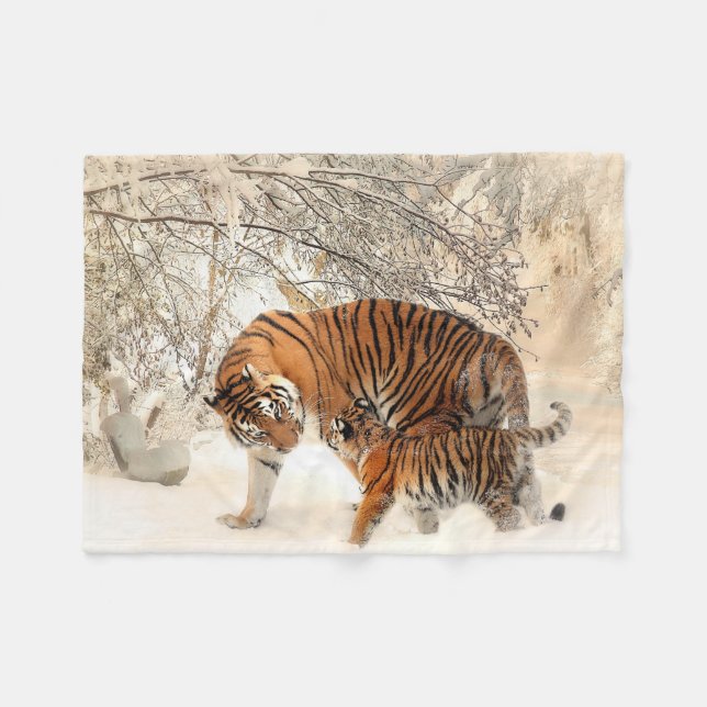 Schöner Tiger mit Jungtier im Schnee Fleecedecke (Vorderseite (Horizontal))