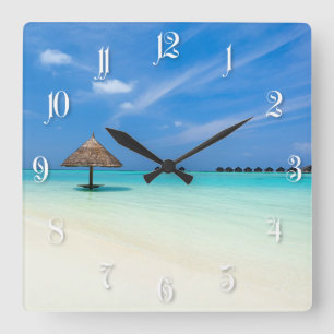 Schöner tropischer Strand auf den Malediven Quadratische Wanduhr