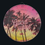 Schöner tropischer Strand mit rosa Sonnenuntergang Dartscheibe<br><div class="desc">Bringen Sie den Strand in Ihr Spielzimmer mit diesem "Good Vibes" rosa und gelb Sonnenuntergang Palmen Strand Design Dart Board.</div>