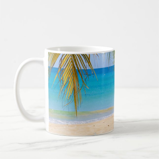 Schöner tropischer Strand mit Rowboat Kaffeetasse (Links)