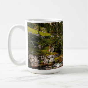 Schöner Wanderweg Fluss, Bäume & Berge Kaffeetasse