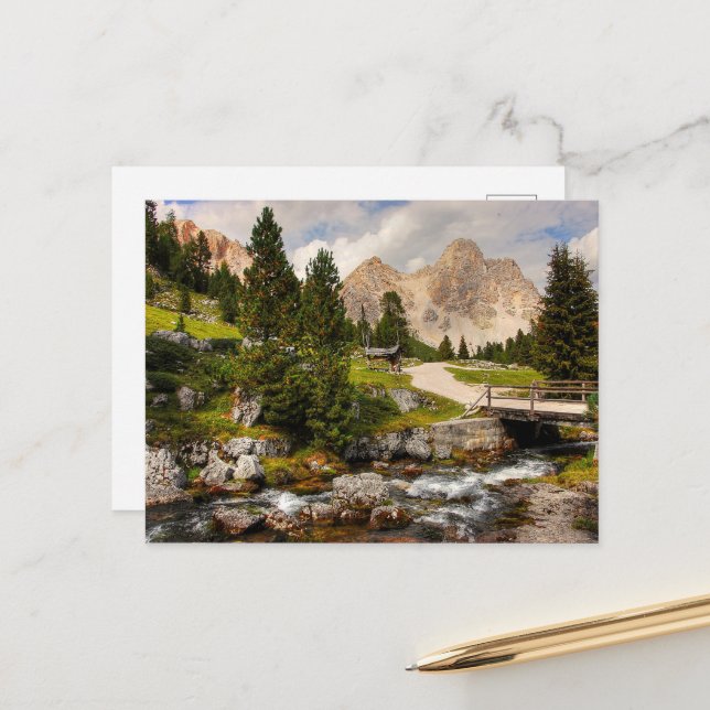 Schöner Wanderweg Fluss, Bäume & Berge Postkarte (Vorderseite/Rückseite Beispiel)