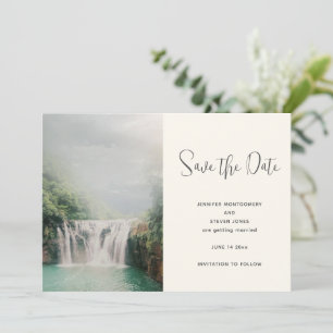 Schöner Wasserfall bei einer Hochzeit im Grünen Save The Date