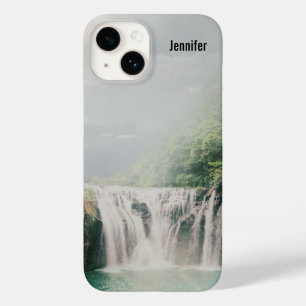 Schöner Wasserfall im Bergwald Case-Mate iPhone 14 Hülle