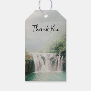 Schöner Wasserfall im Bergwald Geschenkanhänger