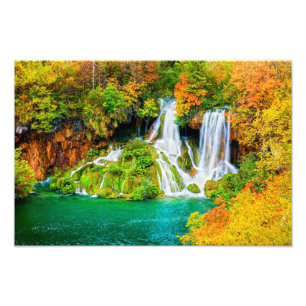 Schöner Wasserfall im Herbst-Wald Fotodruck