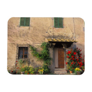 Schönes altes Zuhause mit Blumen in San Gimignano Magnet