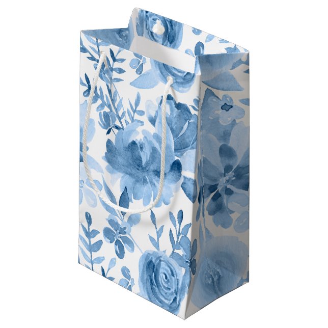 Schönes blaues u. weißes Aquarell mit Blumen Kleine Geschenktüte (Vorderseite Schrägansicht)