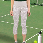 Schönes Blumenmuster Natürliche weiße Blume Elegan Capri Leggings<br><div class="desc">Diese hübschen Leggings sind mit einem Blumendesign in Weiß,  Creme und neutralen Farben gemustert. Ideal für einen Fitnessraum,  einen Fitnessraum oder eine Entspannung im Garten oder am Strand.</div>