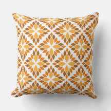 schönes braunes Blumenkissen