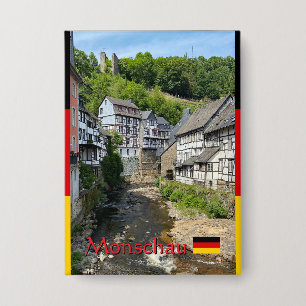 Schönes deutsches Dorf Monschau im Sommer Button