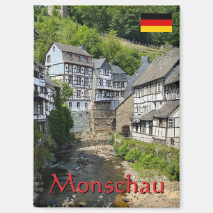 Schönes deutsches Dorf Monschau im Sommer Reise Magnet