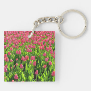 Schönes Feld mit rosa Tulpen Schlüsselanhänger