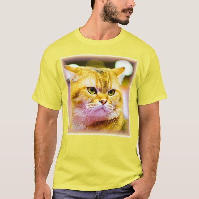Schönes Foto einer Niedlichen Katze . Jetzt kaufen T-Shirt (Vorderseite)