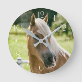 Schönes Haflinger-Pferdeportrait Runde Wanduhr