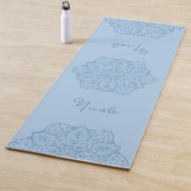 Schönes hellblaues Mandala mit individuellem Namen