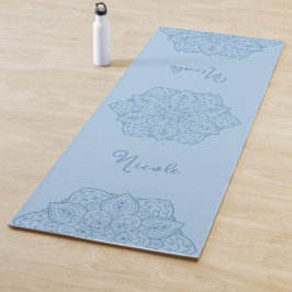 Schönes hellblaues Mandala mit individuellem Namen Yogamatte
