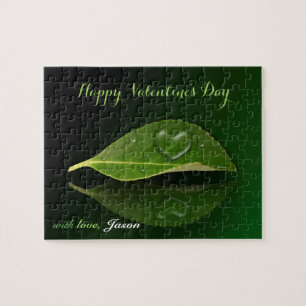 Schönes, herzförmiges Wassertropfen auf der linken Puzzle