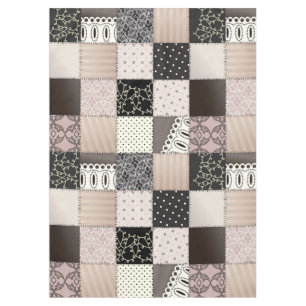 Schönes Land-Patchwork-Steppdecken-Rosa und Tischdecke