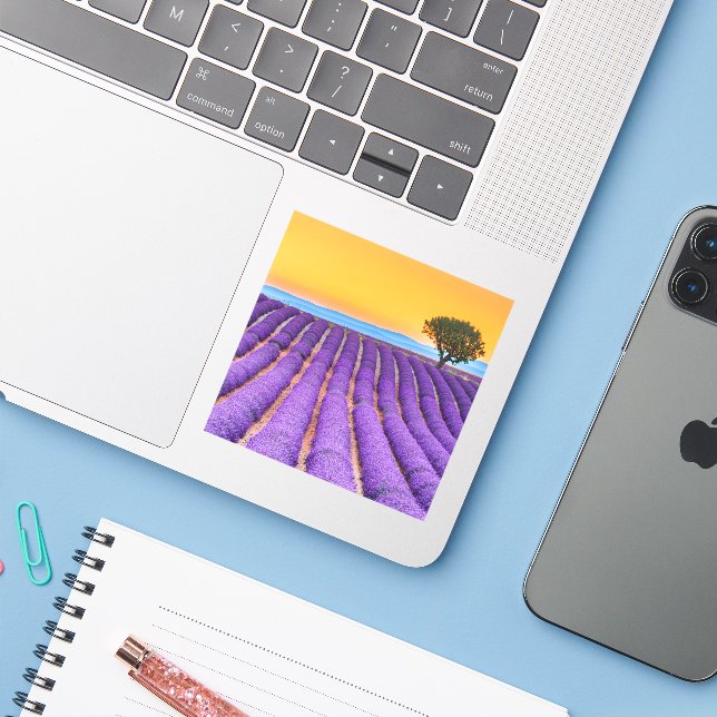 Schönes Lavendelfeld in der Provence Aufkleber (Laptop mit iPhone)